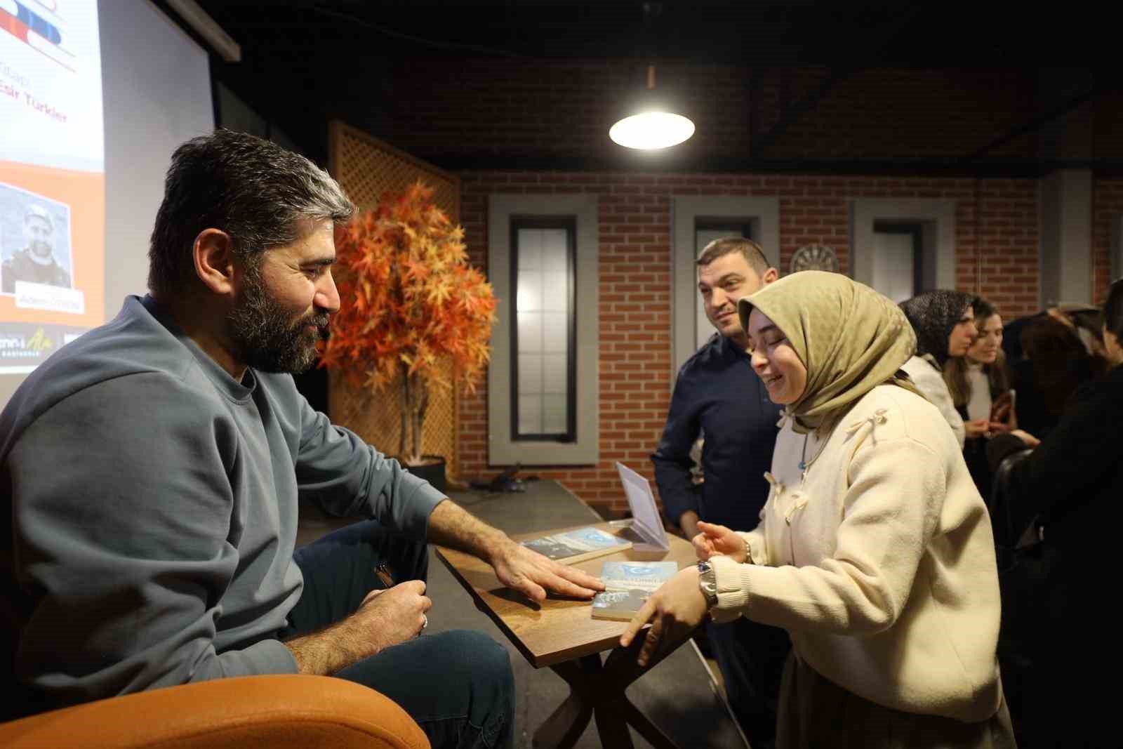 Kitaphane&rsquo;de Doğu T&uuml;rkistan konuşuldu
