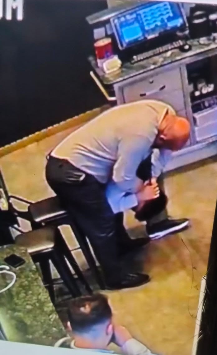 &Uuml;sk&uuml;dar&rsquo;da iş yeri m&uuml;d&uuml;r&uuml; tarafından darp edilen &ccedil;ocuk konuştu: "5 ay boyunca hem psikolojik hem fiziksel şiddet g&ouml;rd&uuml;m"
