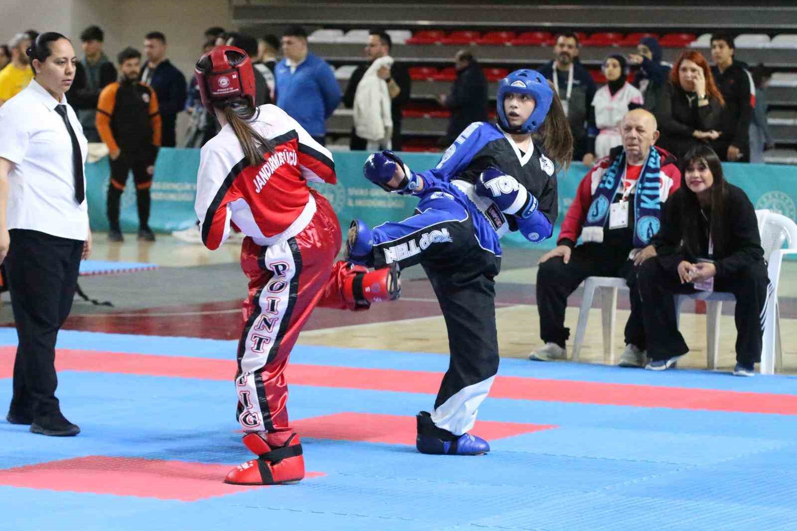 Kick Boks T&uuml;rkiye Birinciliğinin a&ccedil;ılış seremonisi yapıldı
