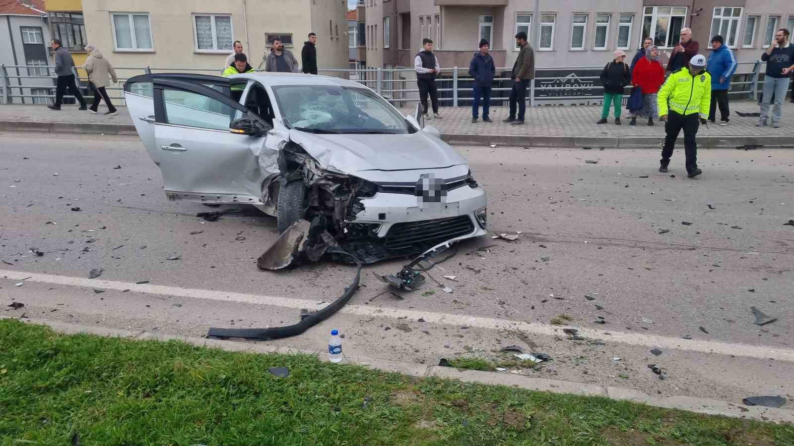 Sinop’ta otomobiller çarpıştı: 3 yaralı