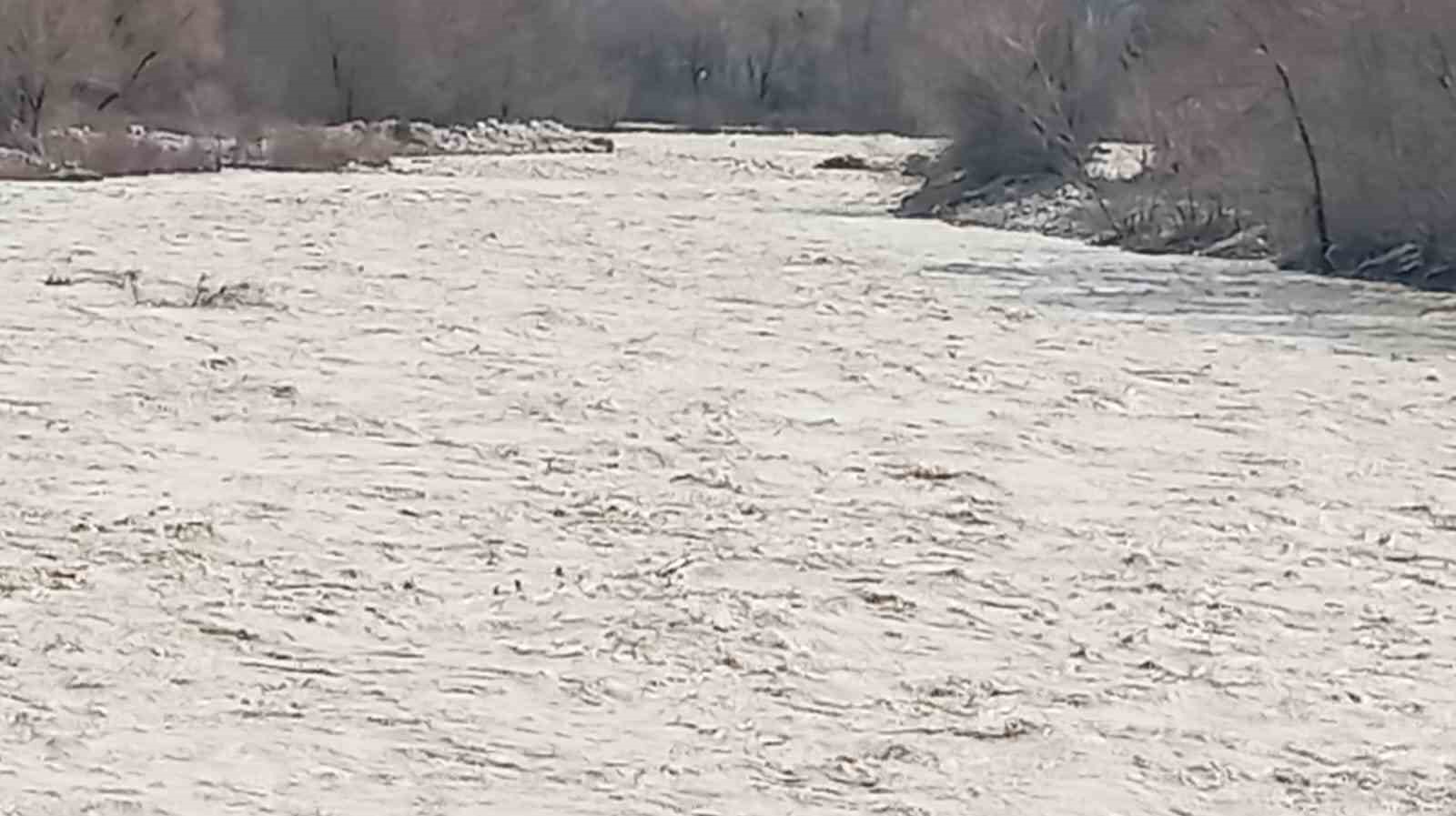 Denizli&rsquo;de su seviyesi artan derelerde k&ouml;pr&uuml;ler zarar g&ouml;rd&uuml;
