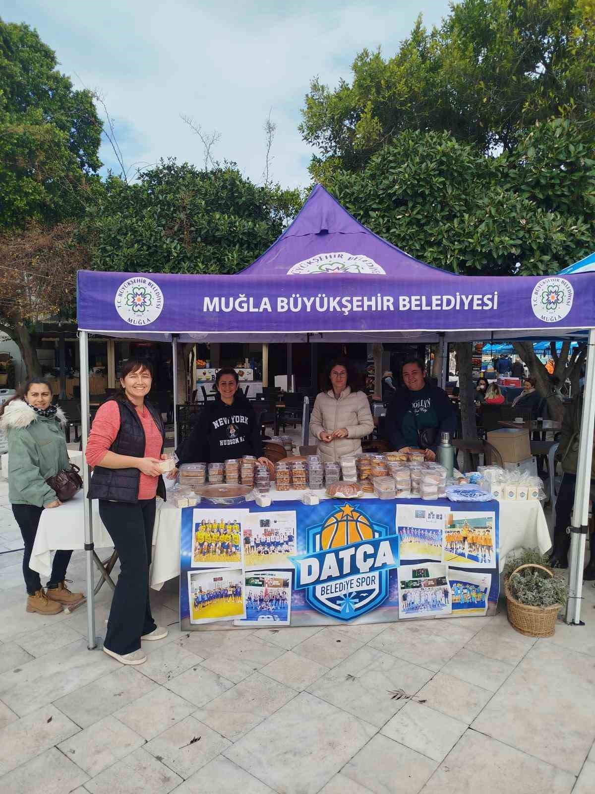 Dat&ccedil;a&rsquo;da 7. Badem &Ccedil;i&ccedil;eği Festivali coşkuyla başladı
