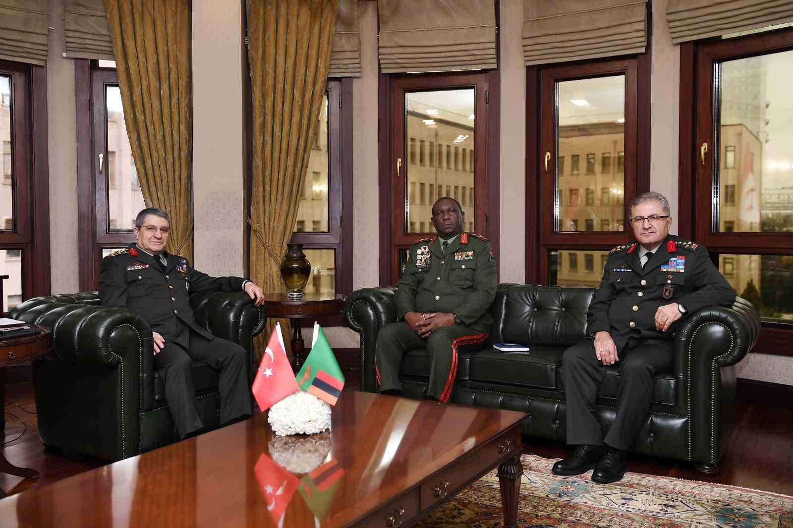 Genelkurmay Başkanı Bayraktaroğlu, Zambiya Kara Kuvvetleri Komutanı Zyeele ile bir araya geldi
