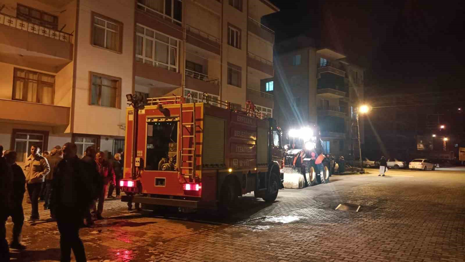 Sinop’ta 4 katlı binanın odunluğunda yangın