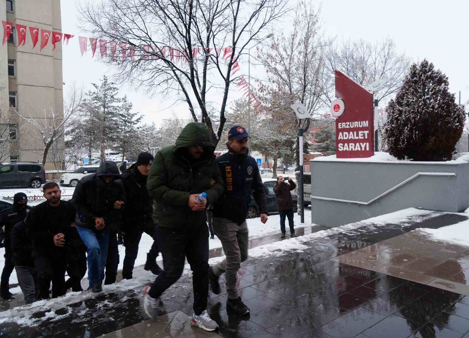 Yasal ara&ccedil; kiralama web sitesi kurarak vatandaşları dolandırdılar
