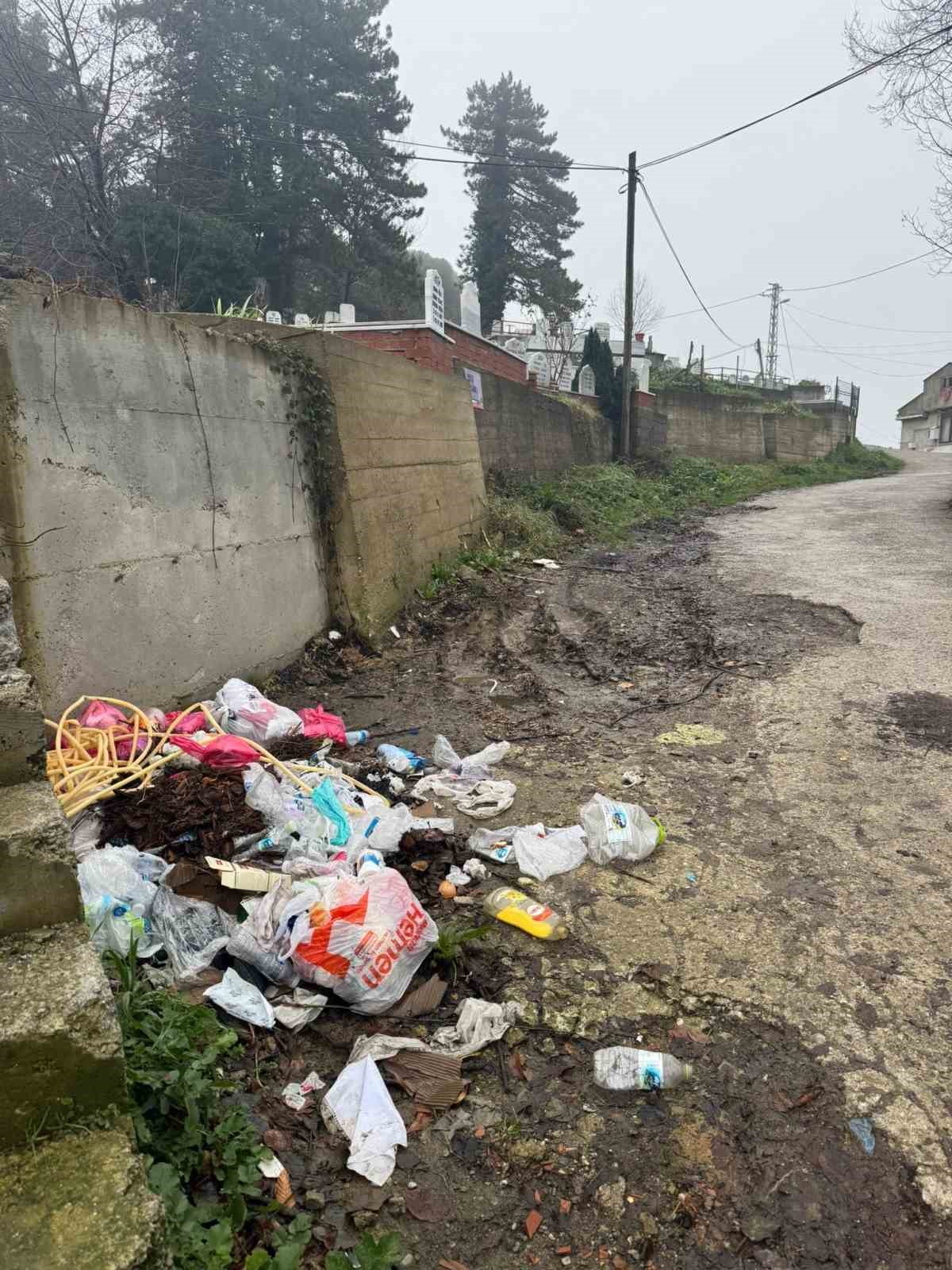 Zonguldak’ta çöp ve yol sorunu vatandaşı çileden çıkardı