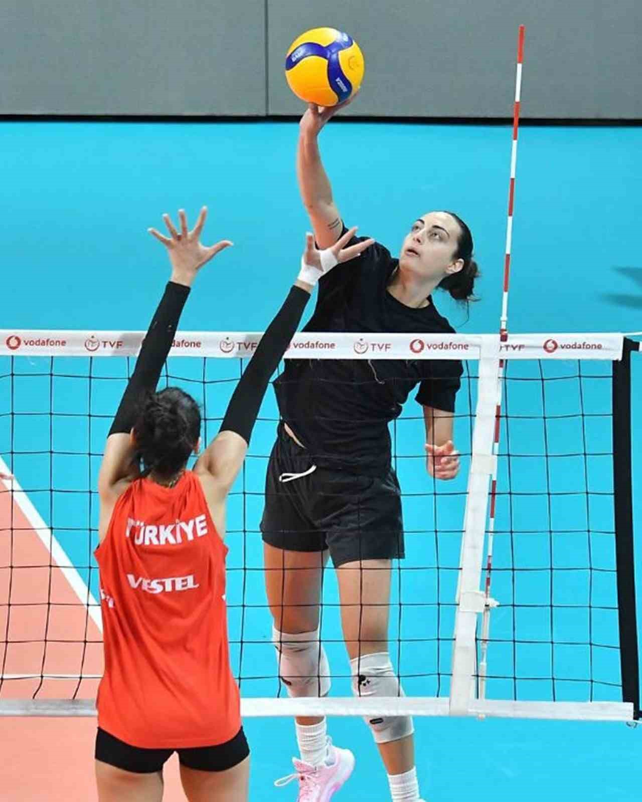 Voleybolda &ccedil;eyrek final heyecanı Denizli&rsquo;de yaşanacak

