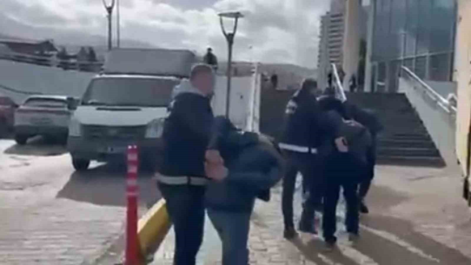 İskenderun&rsquo;da aranan 3 şahıs yakalandı
