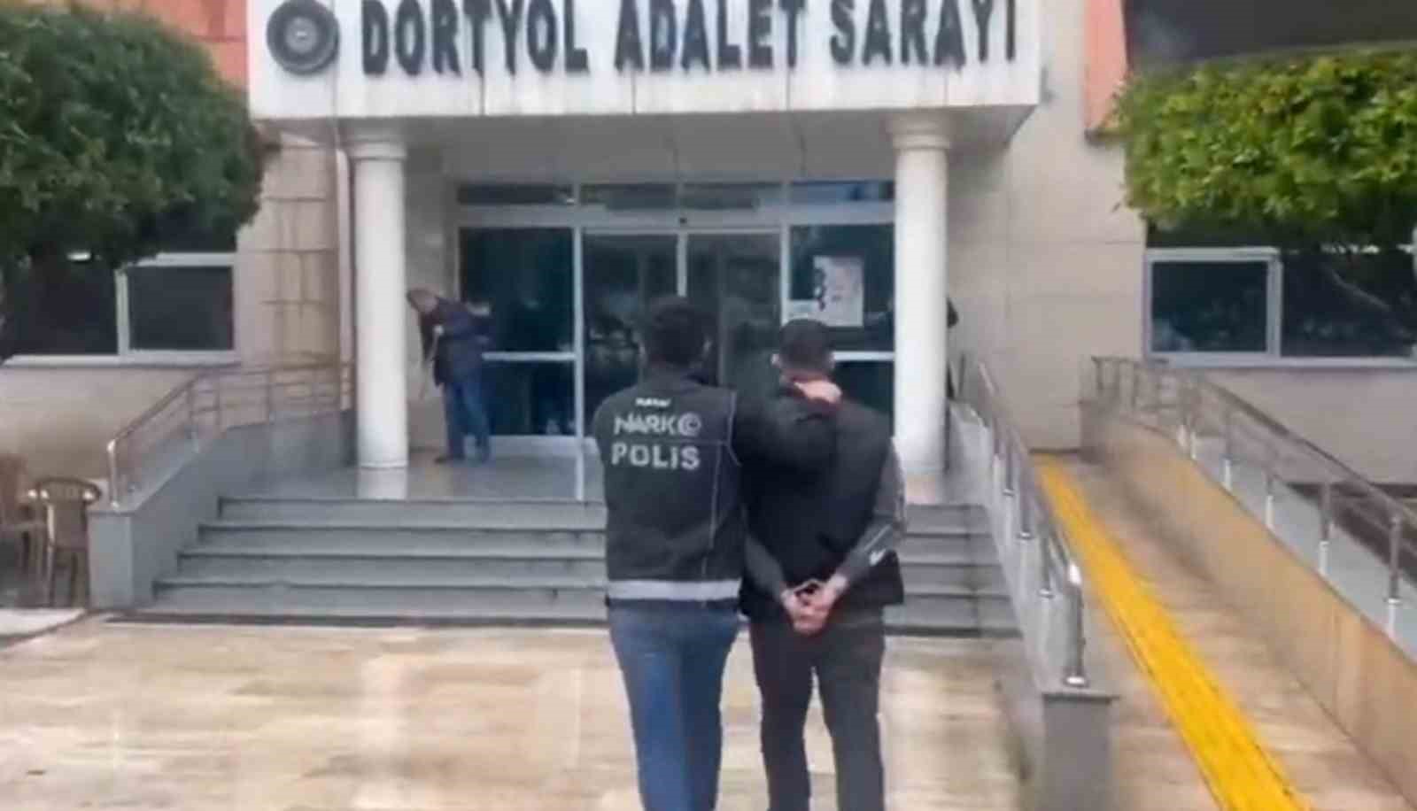 Hatay&rsquo;da tırın yatak kısmından 5 kilo uyuşturucu &ccedil;ıktı

