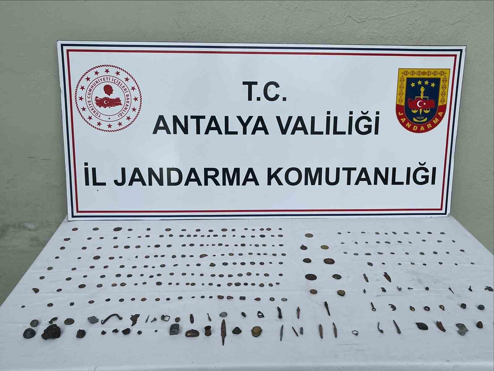 Antalya’da 281 adet tarihi eser ele geçirildi