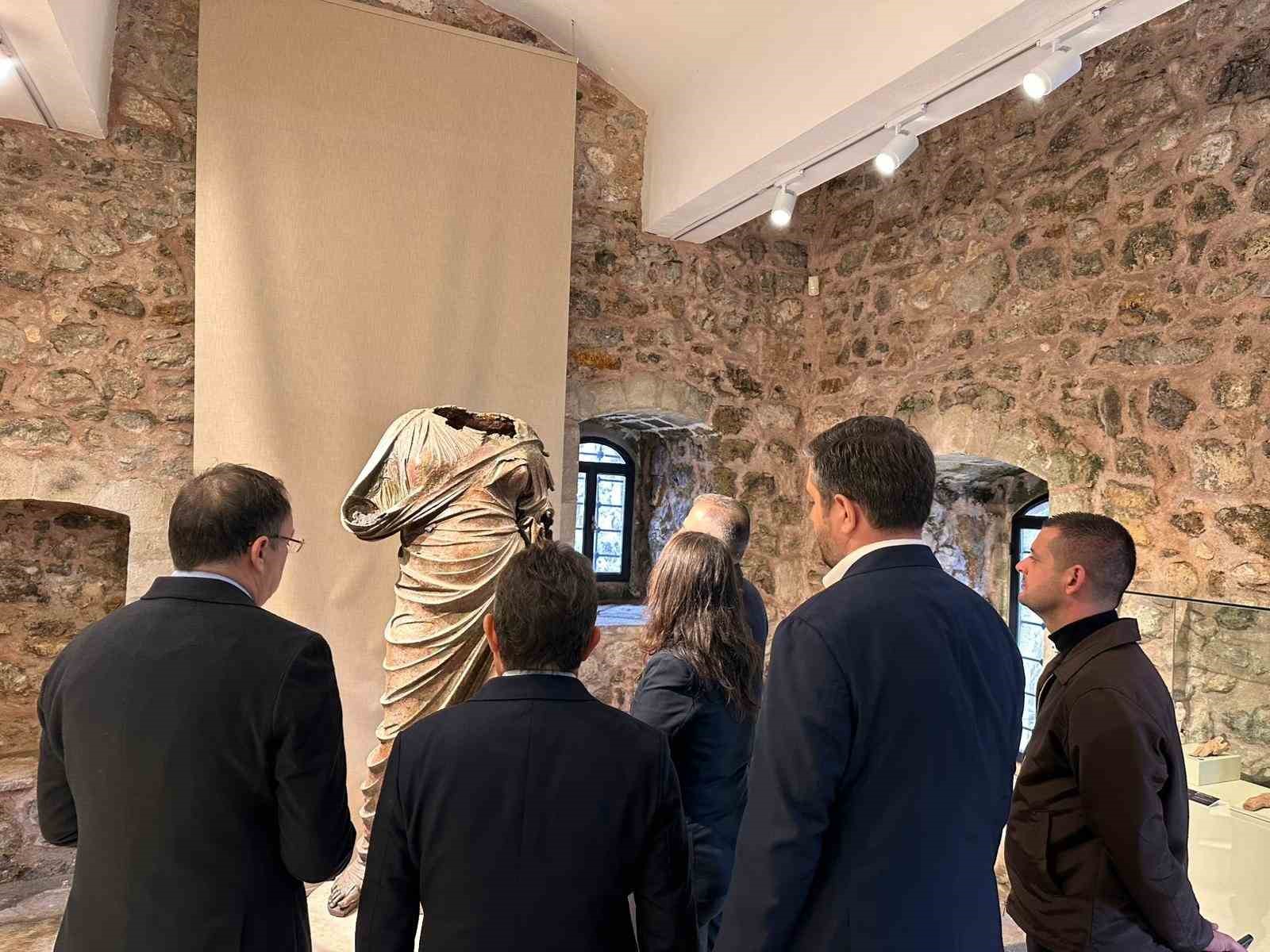 Muğla Valisi Akbıyık, Marmaris’te incelemelerde bulundu