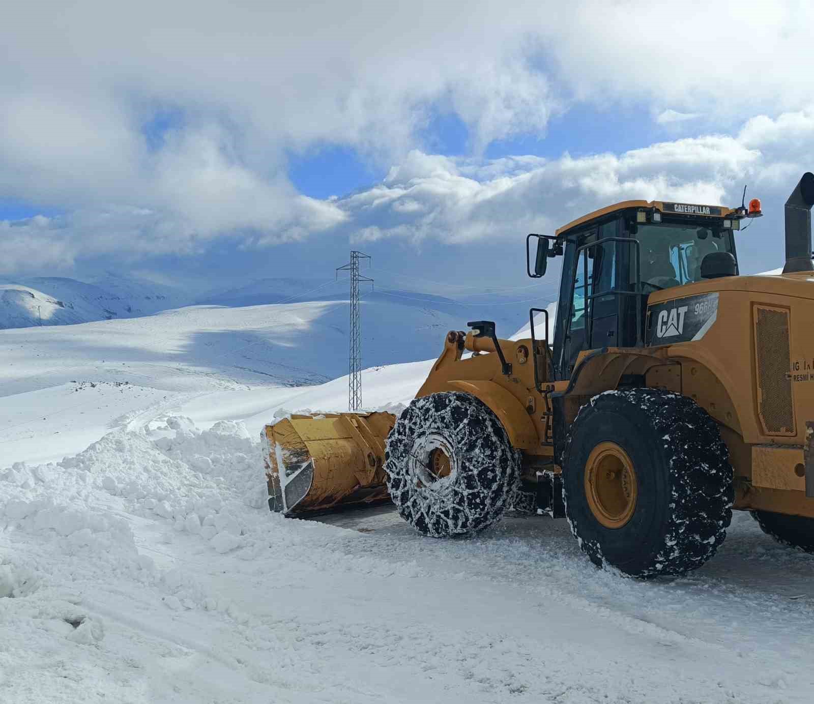 Iğdır’da ulaşıma kapanan 19 köy yolunda çalışmalar devam ediyor