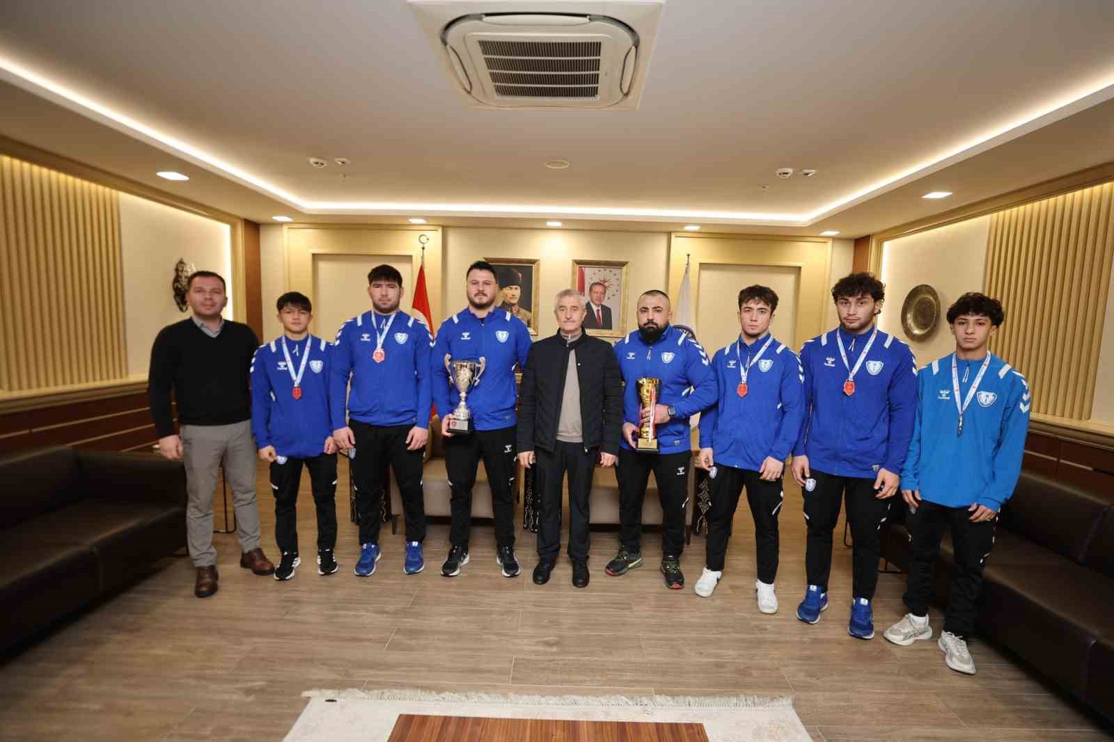 Şahinbey&rsquo;in şampiyon g&uuml;reş&ccedil;ilerinden b&uuml;y&uuml;k başarı
