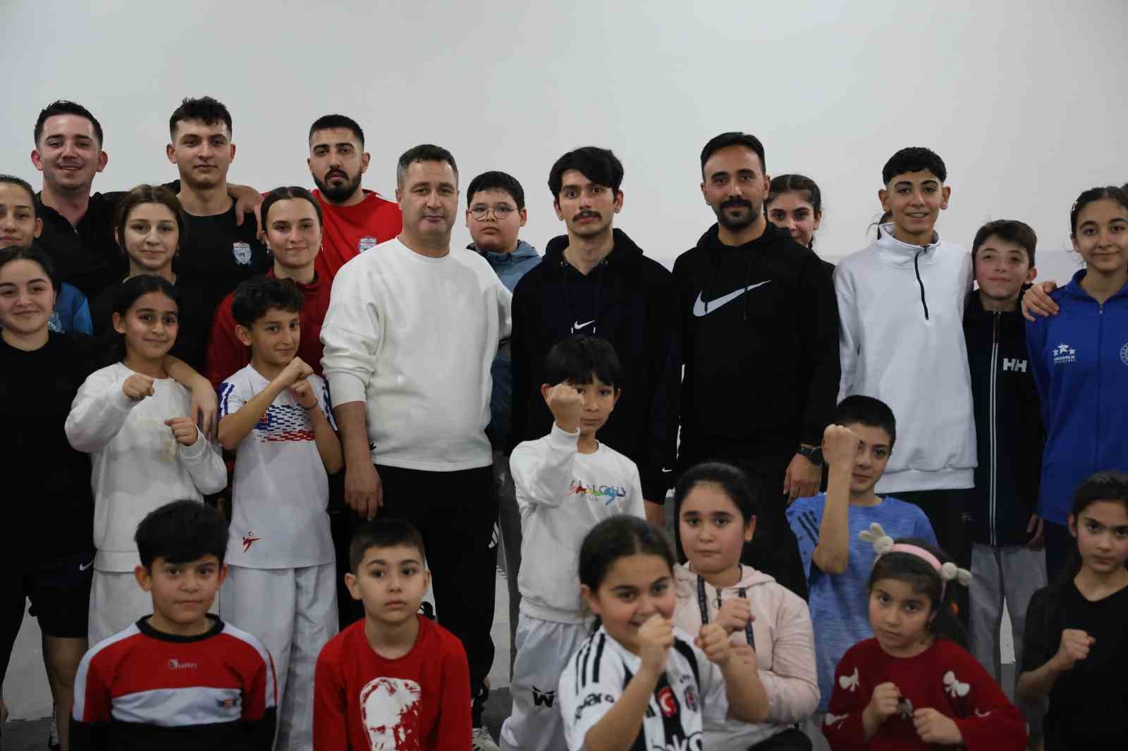 Engellerin aşıldığını para taekwondo T&uuml;rkiye şampiyonu Furkan Kaan Ata g&ouml;sterdi
