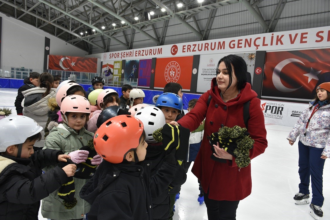 Minik yüreklere ‘HİS’ten  bere desteği