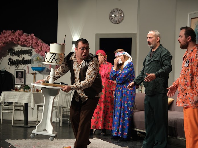 EBB Şehir Tiyatrosu’nun yeni oyunu "Organiyasyon" büyük beğeni topladı