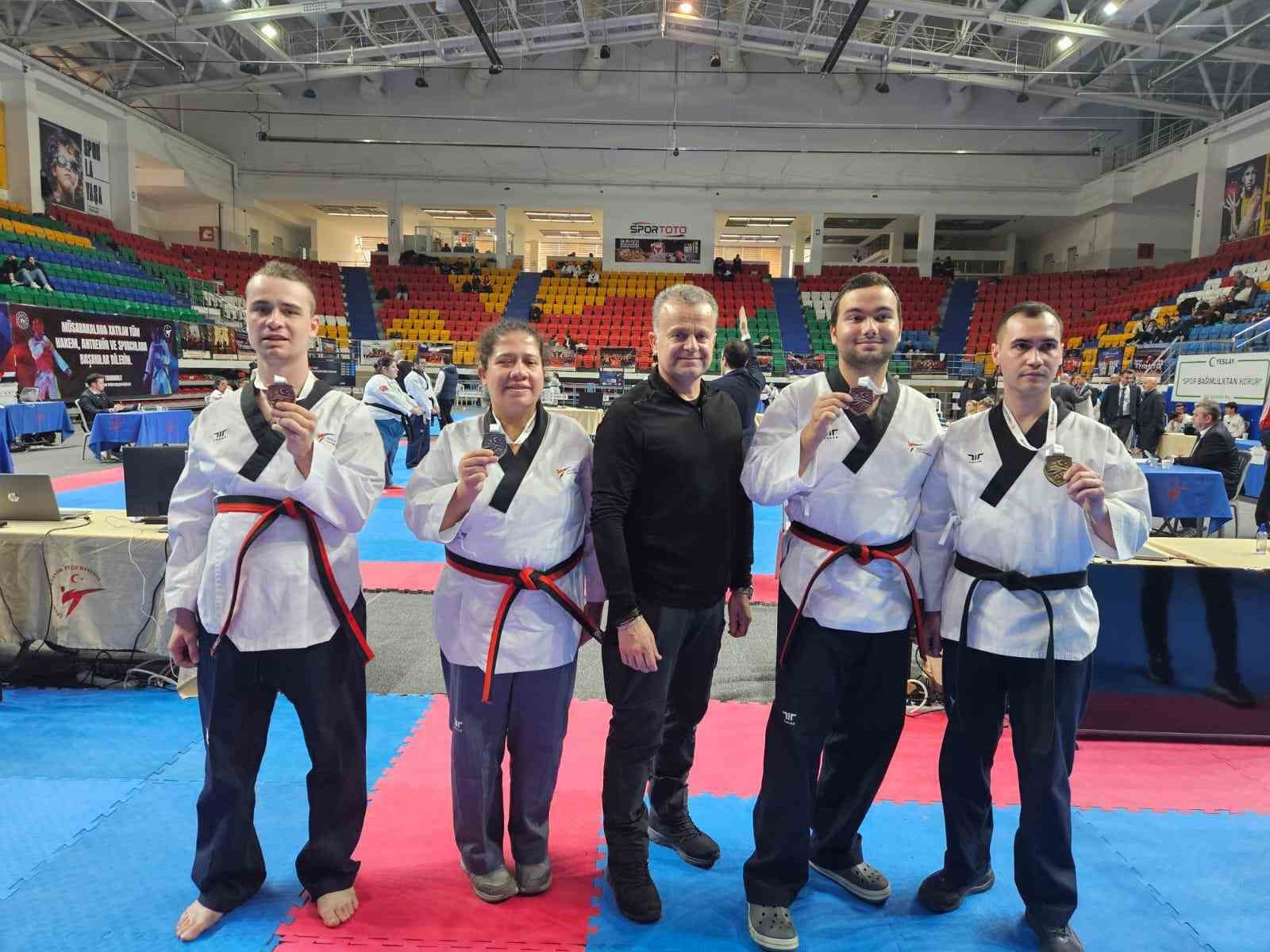 Karesi Taekwando Kul&uuml;b&uuml;&rsquo;nden b&uuml;y&uuml;k başarı
