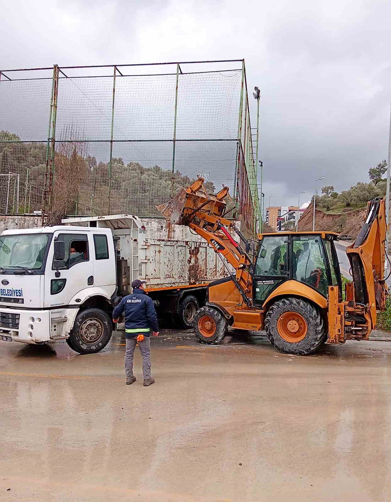 Söke’de yoğun yağış nedeniyle belediye ekipleri teyakkuzda