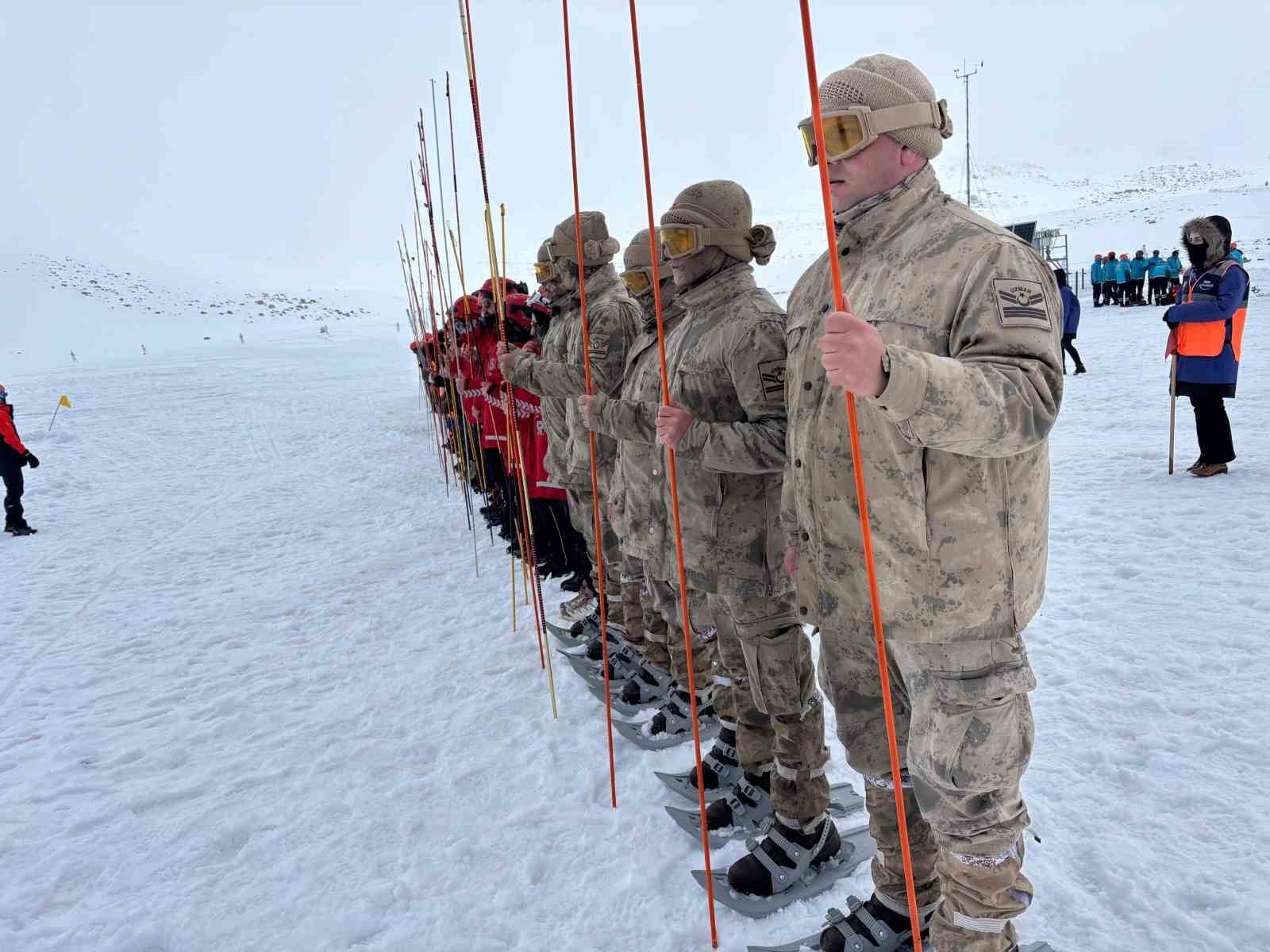 Hesarek Kayak Merkezi&rsquo;nde ger&ccedil;eğini aratmayan arama kurtarma tatbikatı
