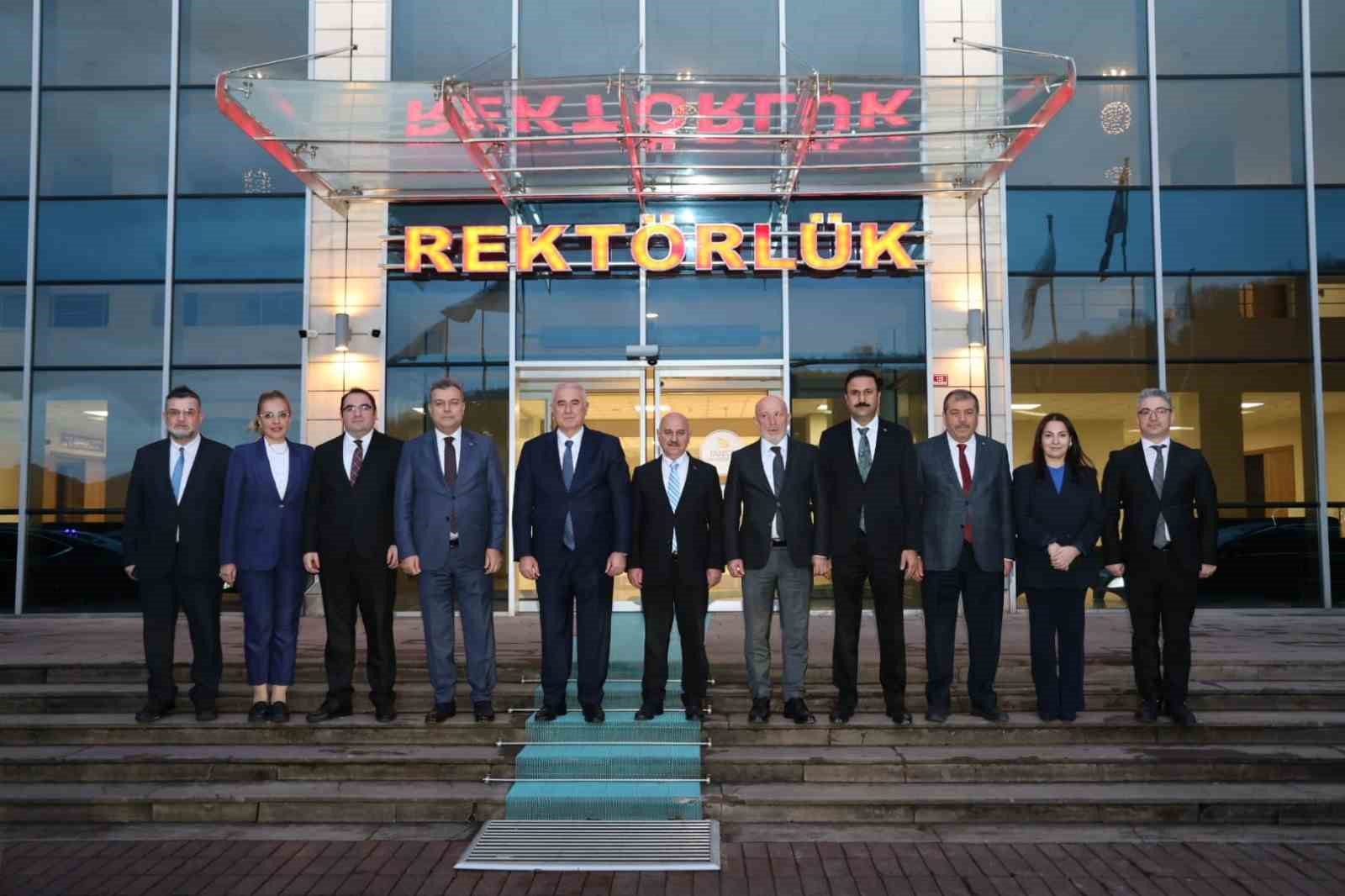 Akarca, Rekt&ouml;r S&ouml;zbir ile bir araya geldi
