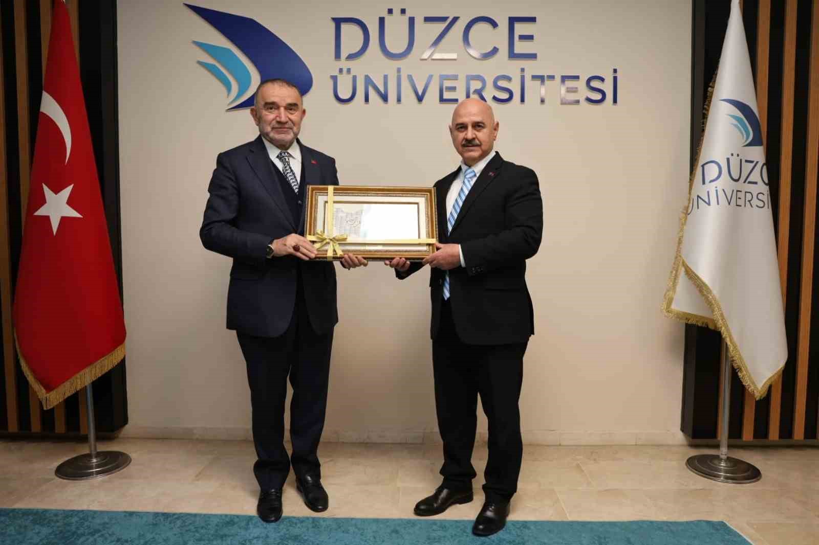 Rekt&ouml;r S&ouml;zbir, Kışla&rsquo;danı ağırladı
