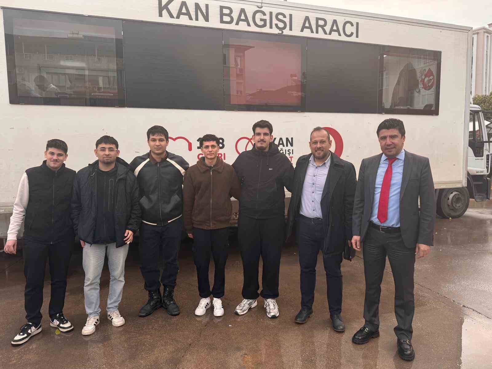 Nazilli&rsquo;de &ouml;ğrenci velilerinden kan bağışı yarışı
