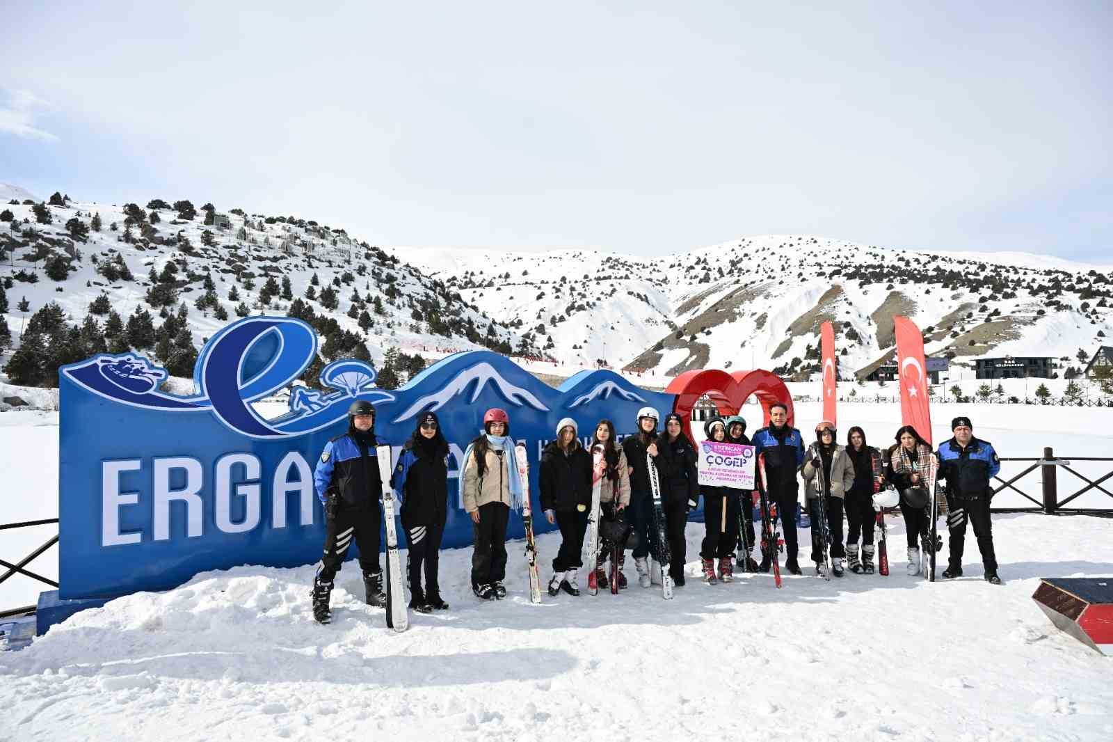 Erzincan polisinden öğrencilere sosyal destek
