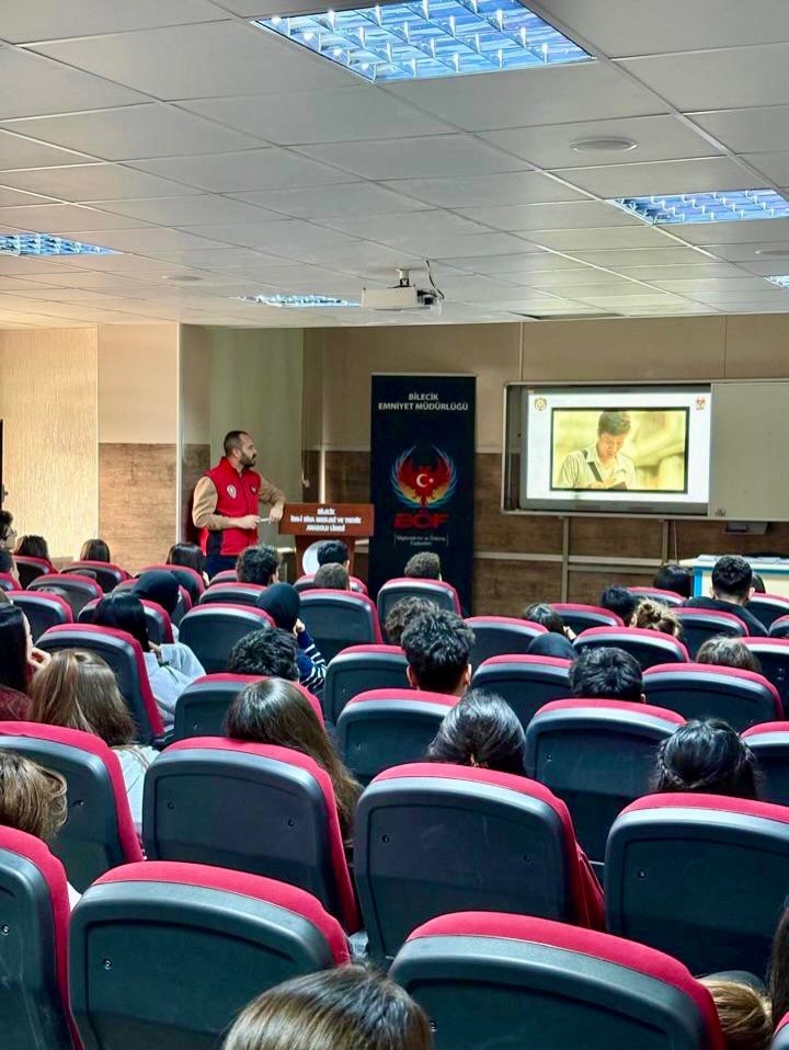 Bilecik’te "Gençlik Ve Güvenli Gelecek Projesi" kapsamında öğrencilere bilgilendirme