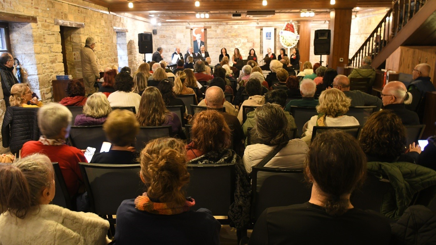 Kuşadası Sevgililer G&uuml;n&uuml;&rsquo;n&uuml; İbramaki Sanat Galerisi&rsquo;nde m&uuml;zikle karşıladı
