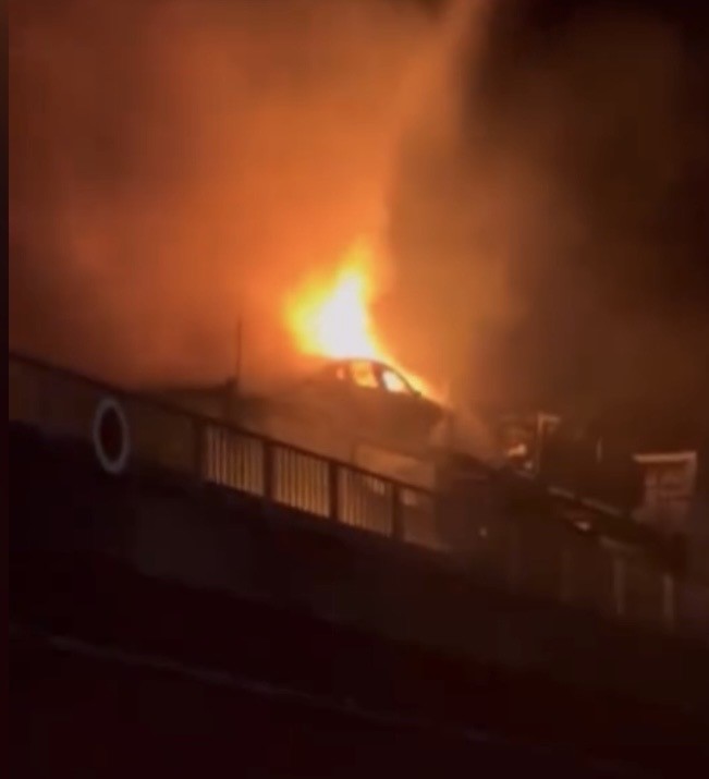 Osmaniye&rsquo;de ara&ccedil; y&uuml;kl&uuml; tırda yangın: 3 ara&ccedil; kullanılamaz hale geldi
