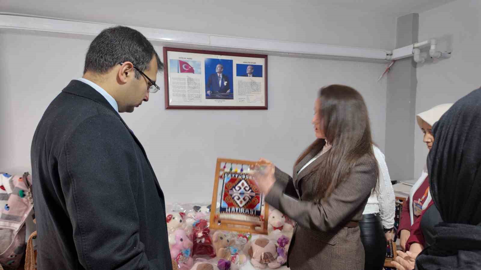 Şırnaklı Kadınların kış sergisine yoğun ilgi
