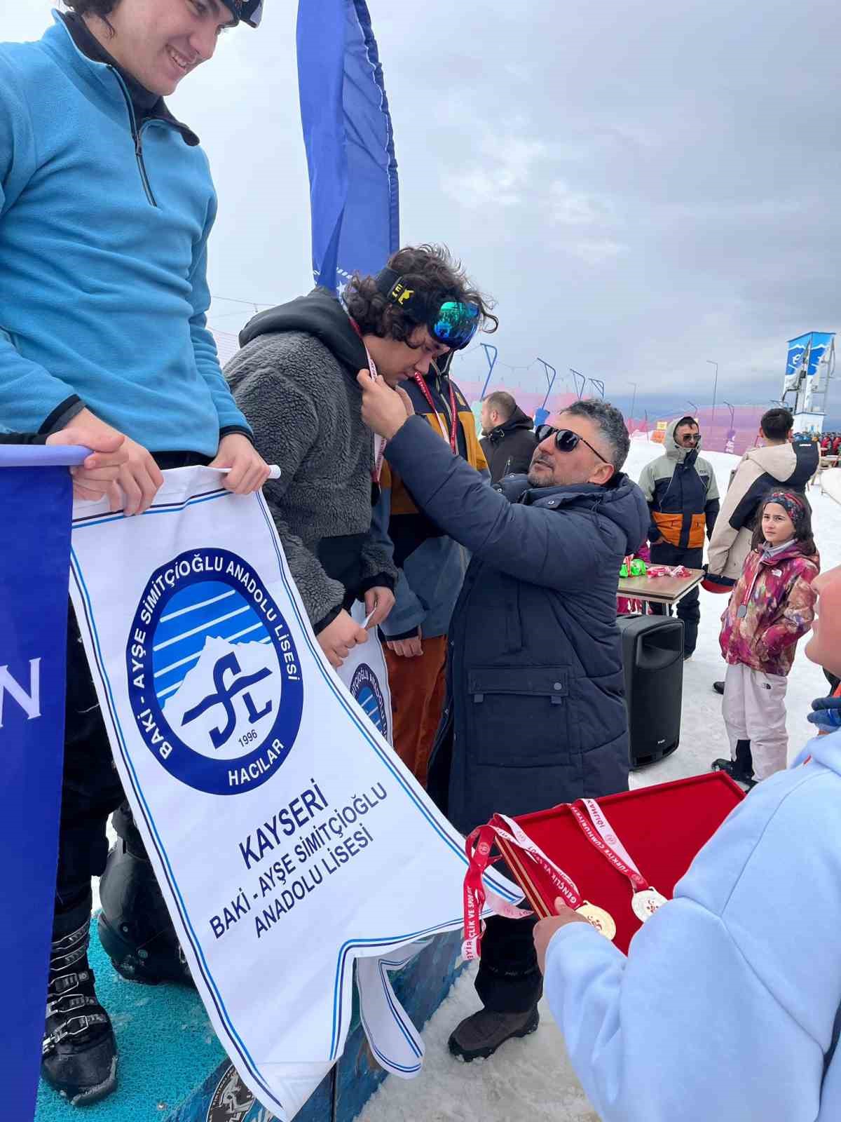 Okul sporlarından Erciyes&rsquo;e dev &ccedil;ıkarma
