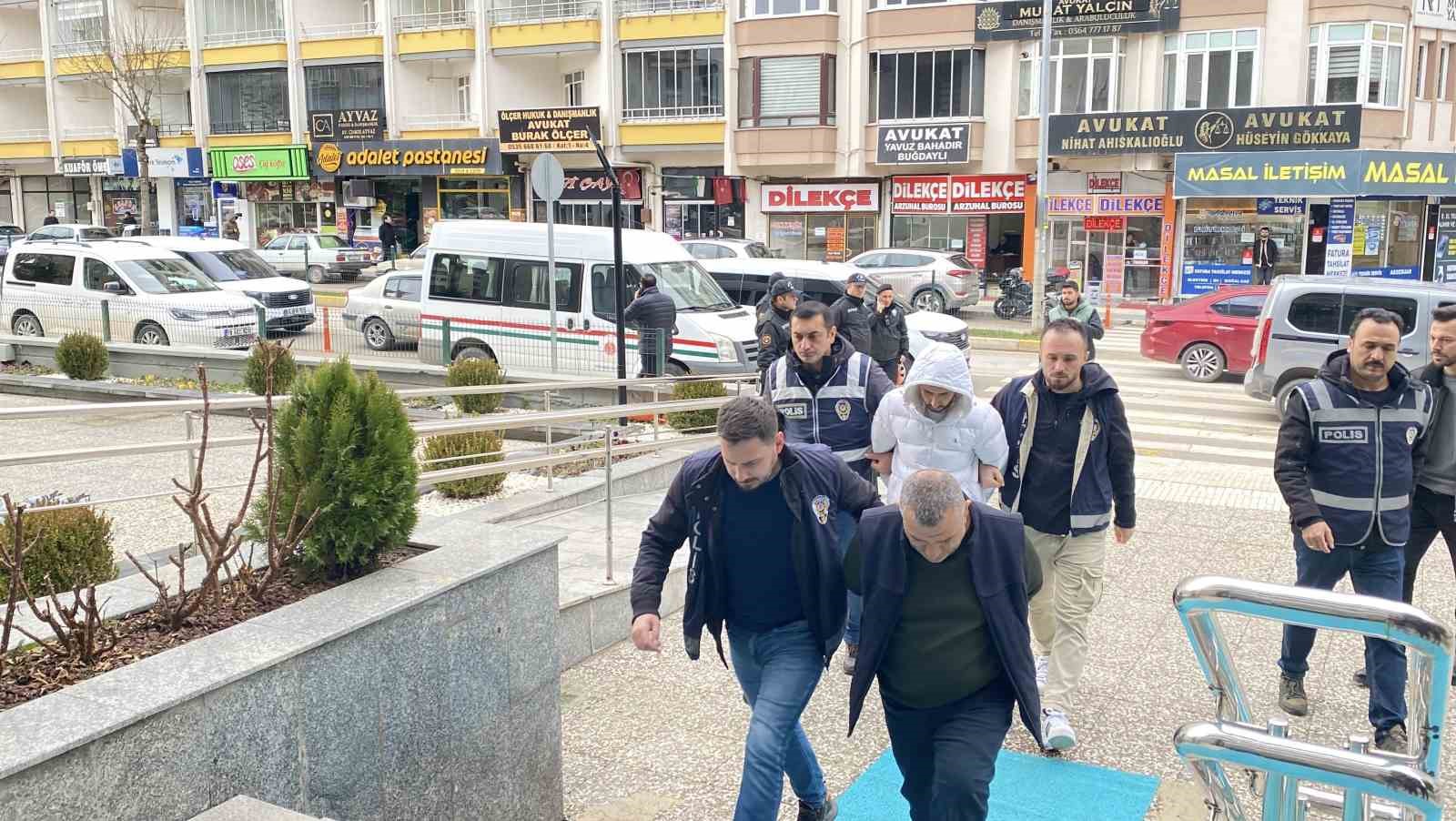 Milyonlara liralık vurgun yapan dolandırıcılara GSM hattı temin eden şahıslara operasyon: 7 gözaltı