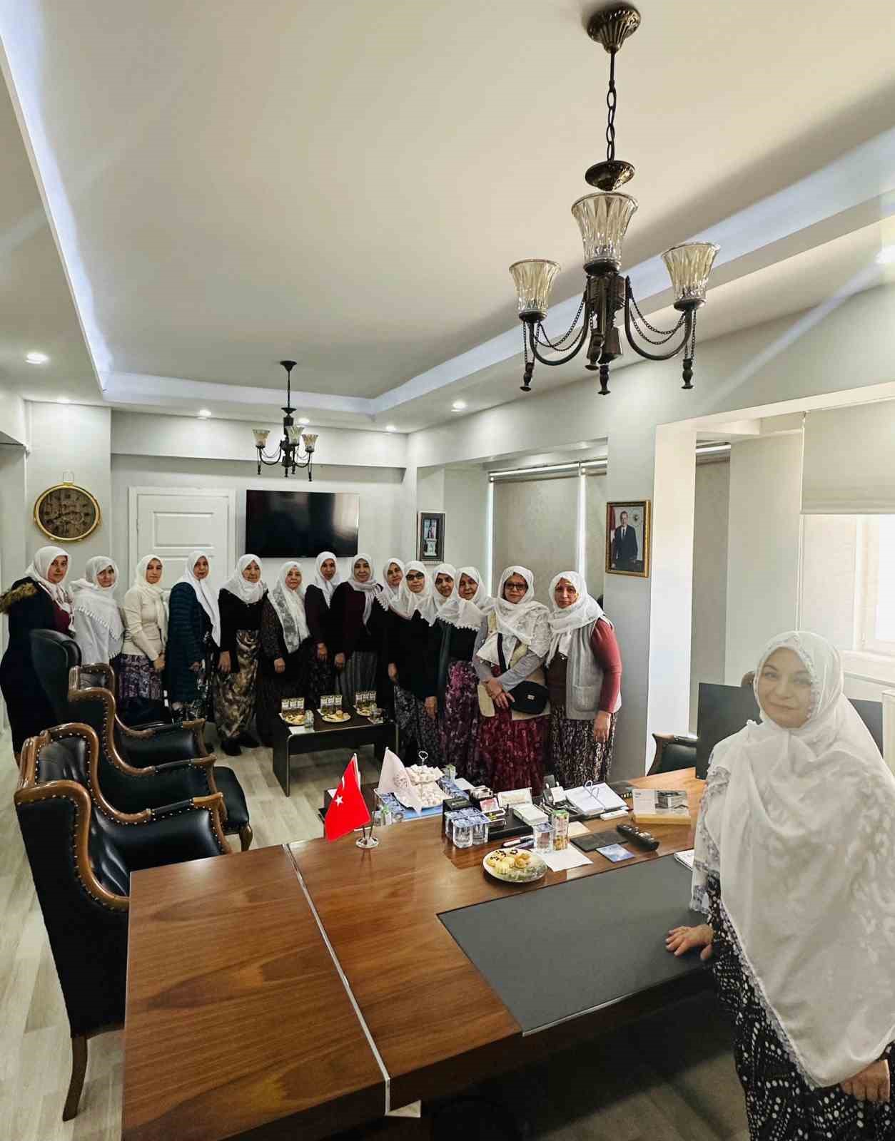 Aslanapa&rsquo;dan Mihalgazi&rsquo;ye dayanışma mesajı: "Birlikte g&uuml;&ccedil;l&uuml;, birlikte kararlı"
