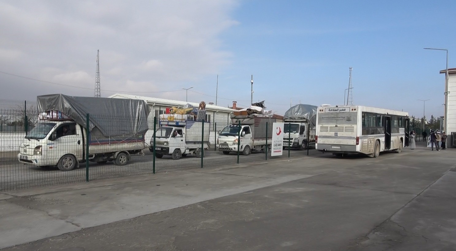 Suriyelilerin gönüllü geri dönüşü sürüyor