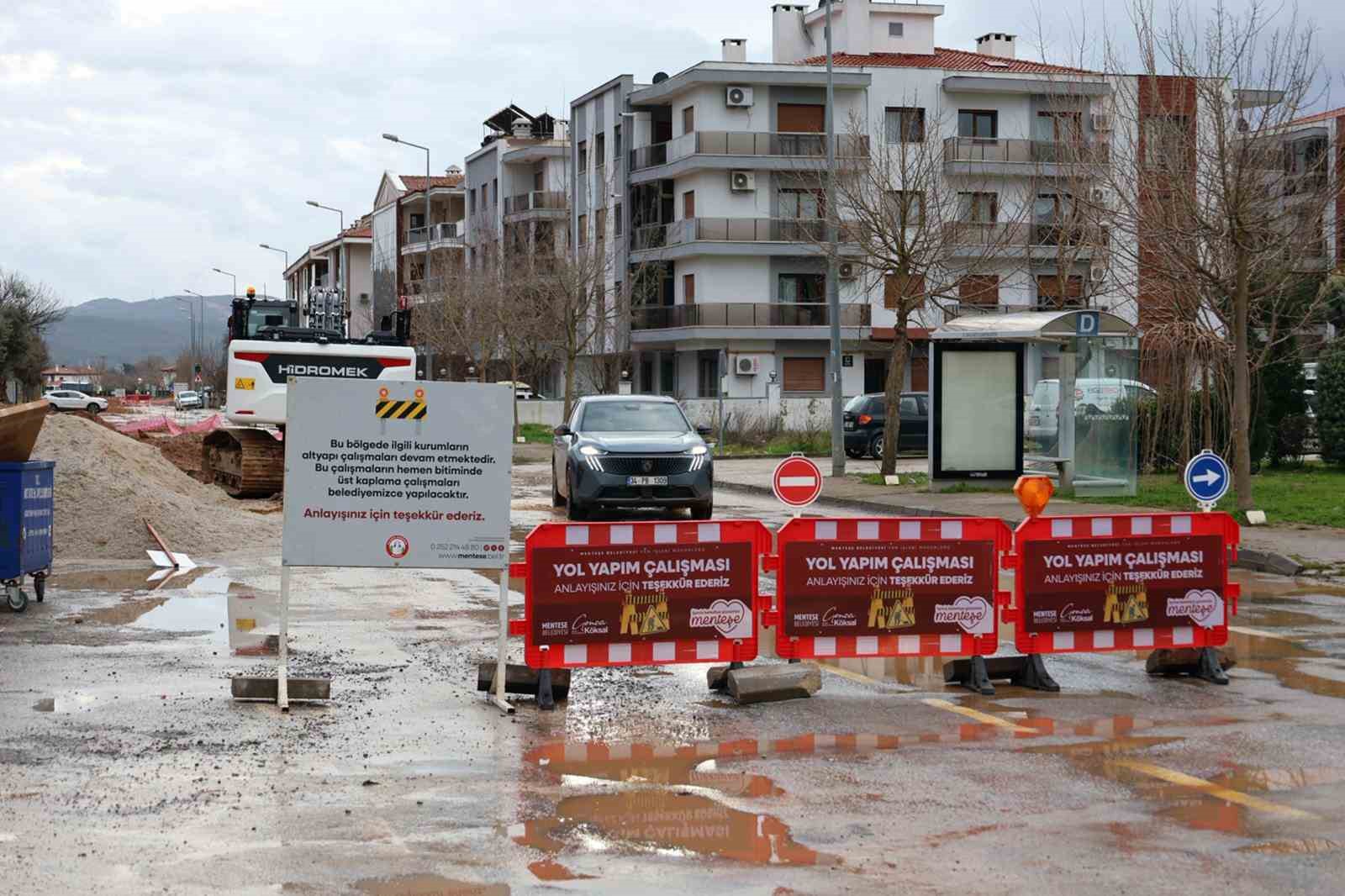Menteşe&rsquo;de yol yapım &ccedil;alışmaları devam ediyor

