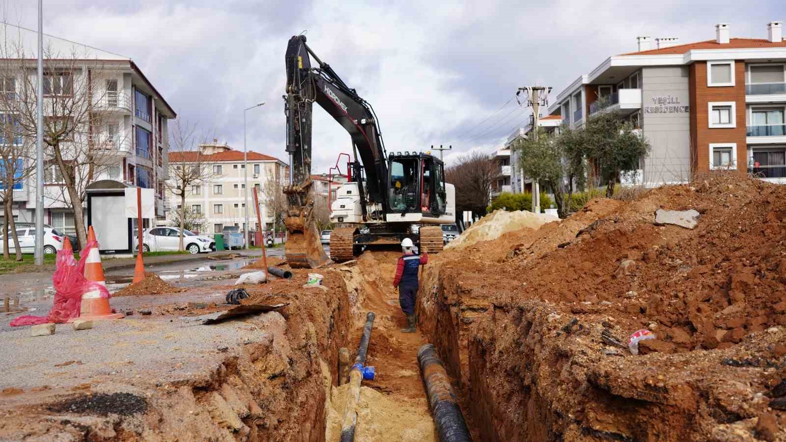 Karabağlar Yaylası girişinde içme suyu hat yenilemesi yapılıyor