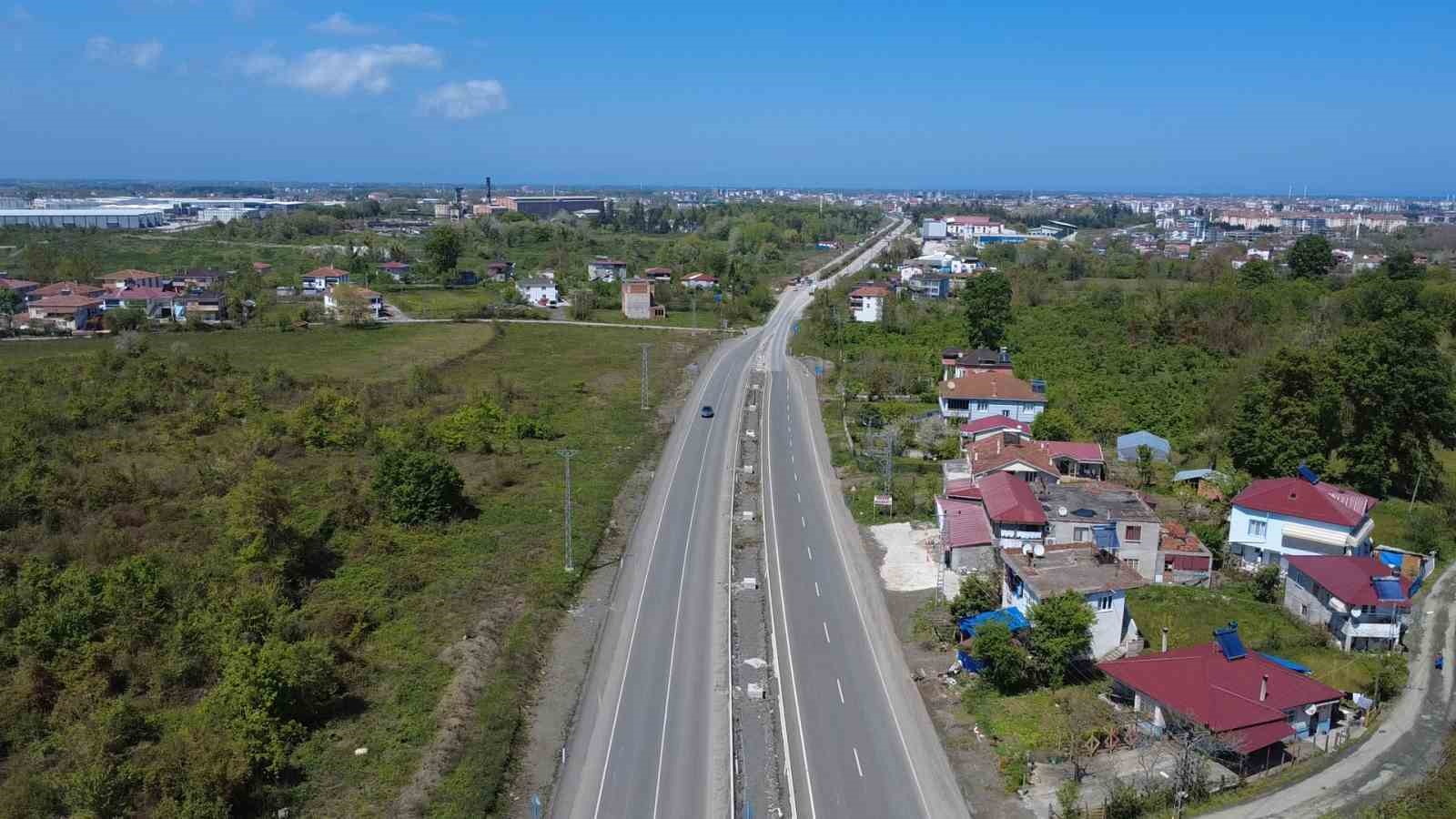 Ayvacık-&Ccedil;arşamba kara yolunda yol genişletme &ccedil;alışmaları başladı
