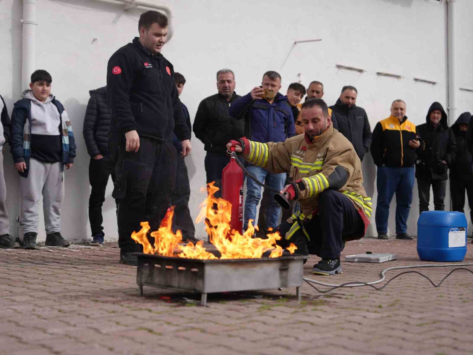 Minikler acil durum ve müdahale yöntemlerini öğrendi