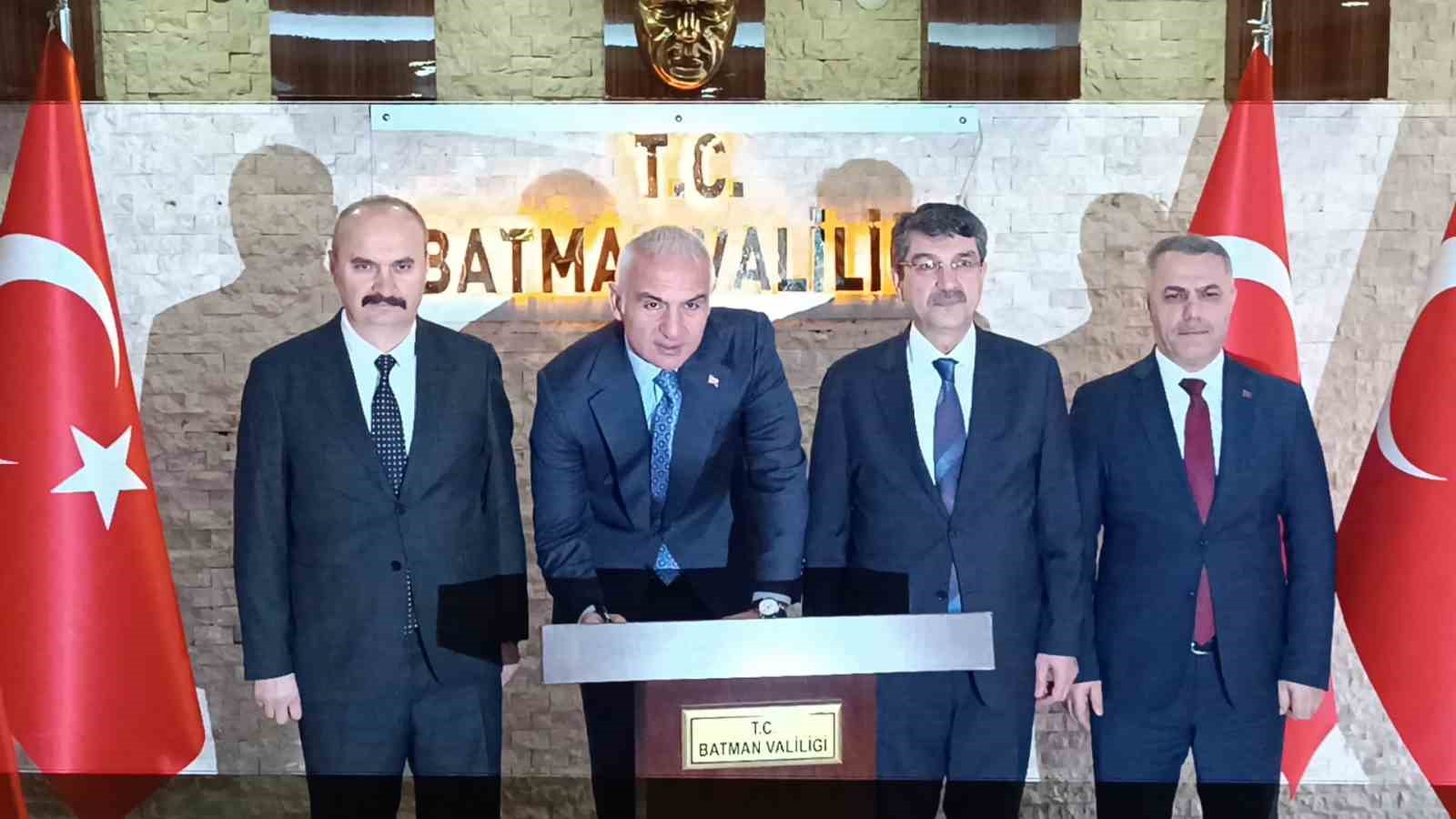 K&uuml;lt&uuml;r ve Turizm Bakanı Ersoy Batman&rsquo;da
