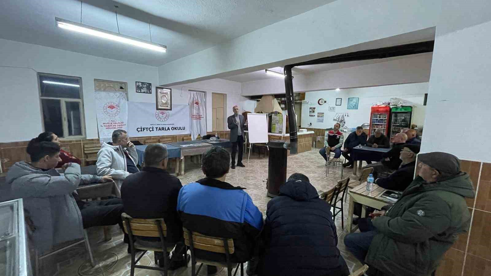 K&ouml;yceğiz&rsquo;de "&ccedil;ift&ccedil;i tarla okulu" eğitimi ger&ccedil;ekleştirildi
