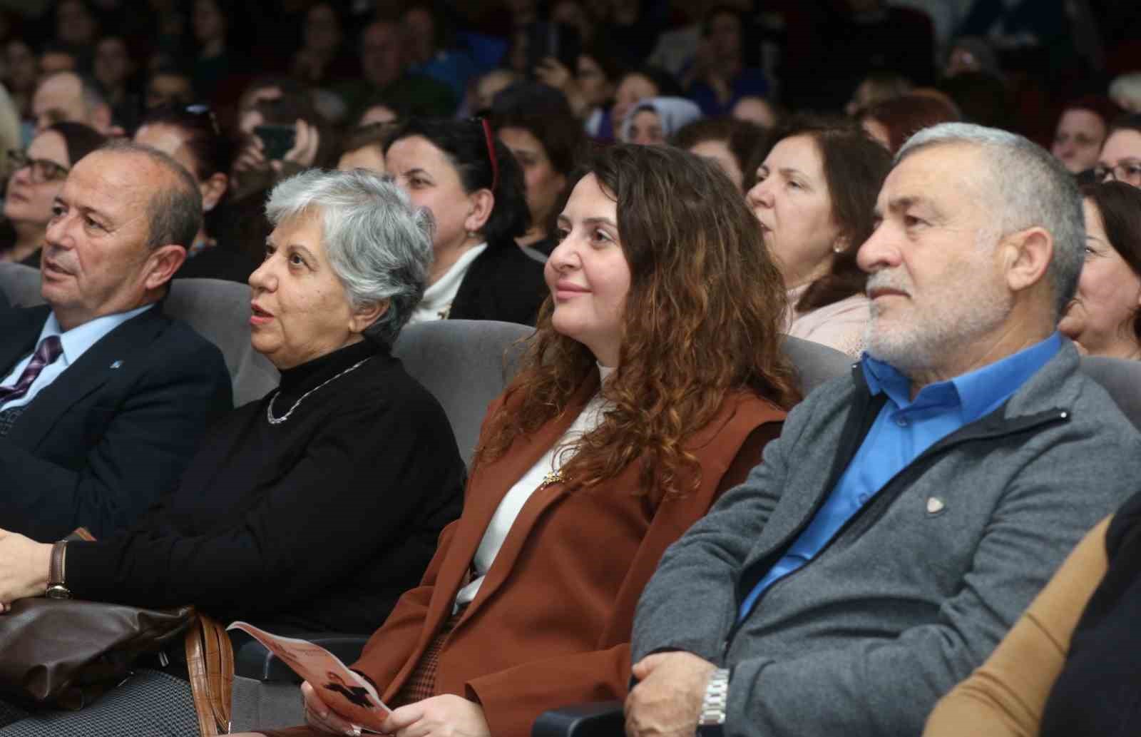 Yunusemre&rsquo;de Sevgililer G&uuml;n&uuml;&rsquo;ne &ouml;zel muhteşem konser
