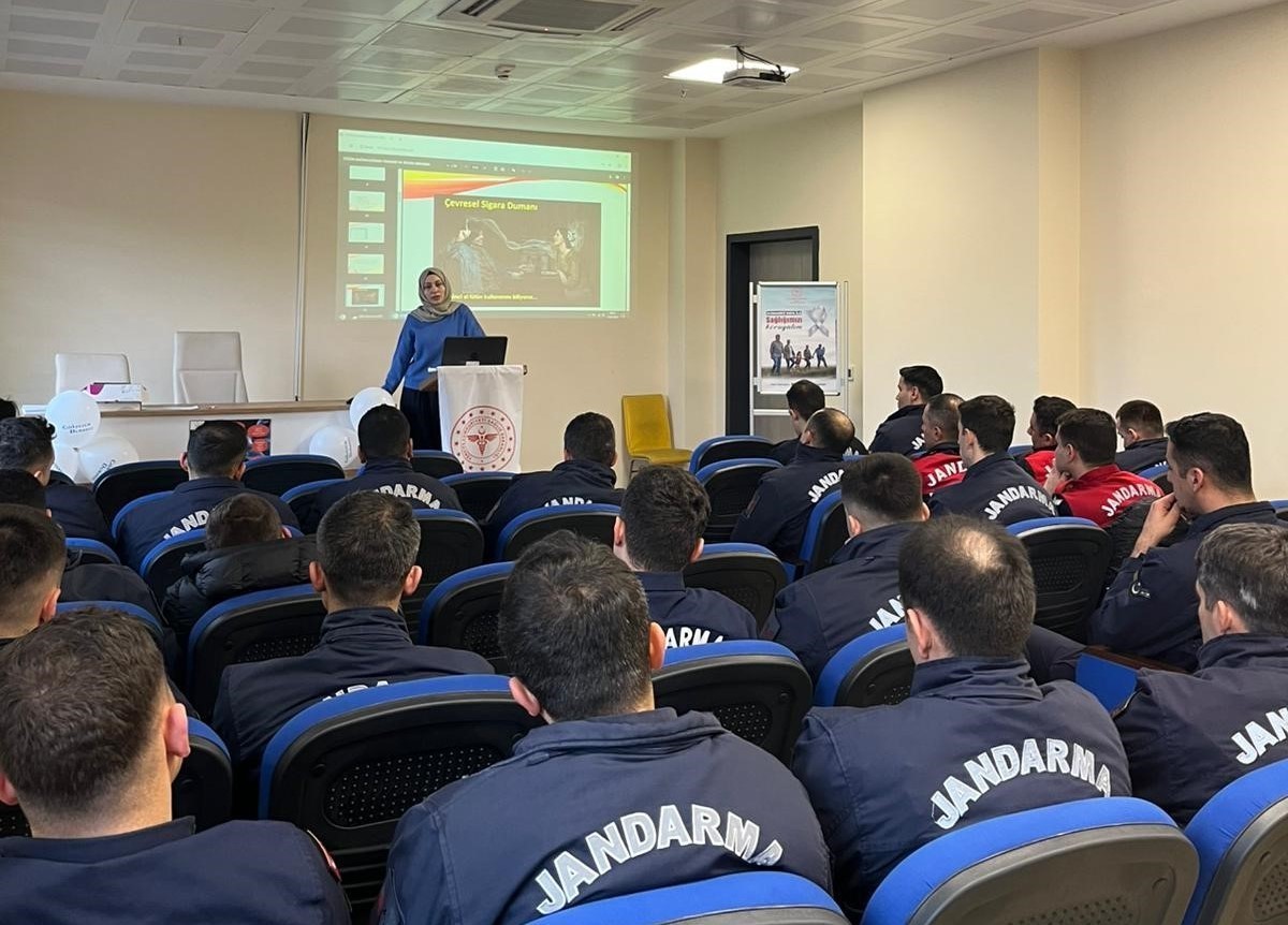 Jandarmadan Alaşehir&rsquo;de toplu sigarayı bırakma adımı
