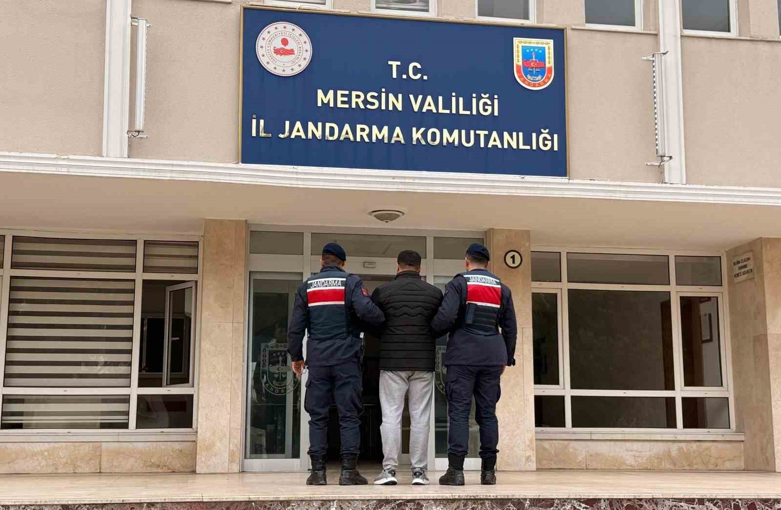 Plakasız araçla yakıt alıp kaçtı, jandarma yakaladı