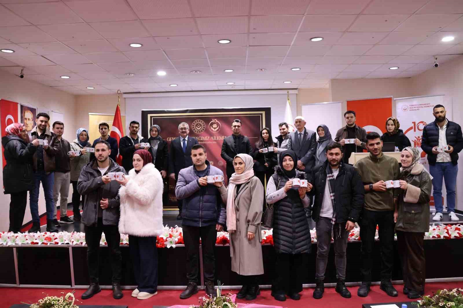 Evlenirken devletten destek gören gençler bir araya geldi