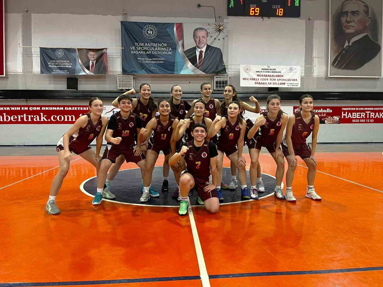 TREDAŞ Spor Kul&uuml;b&uuml; U18 Kız Takımı namağlup il şampiyonu oldu
