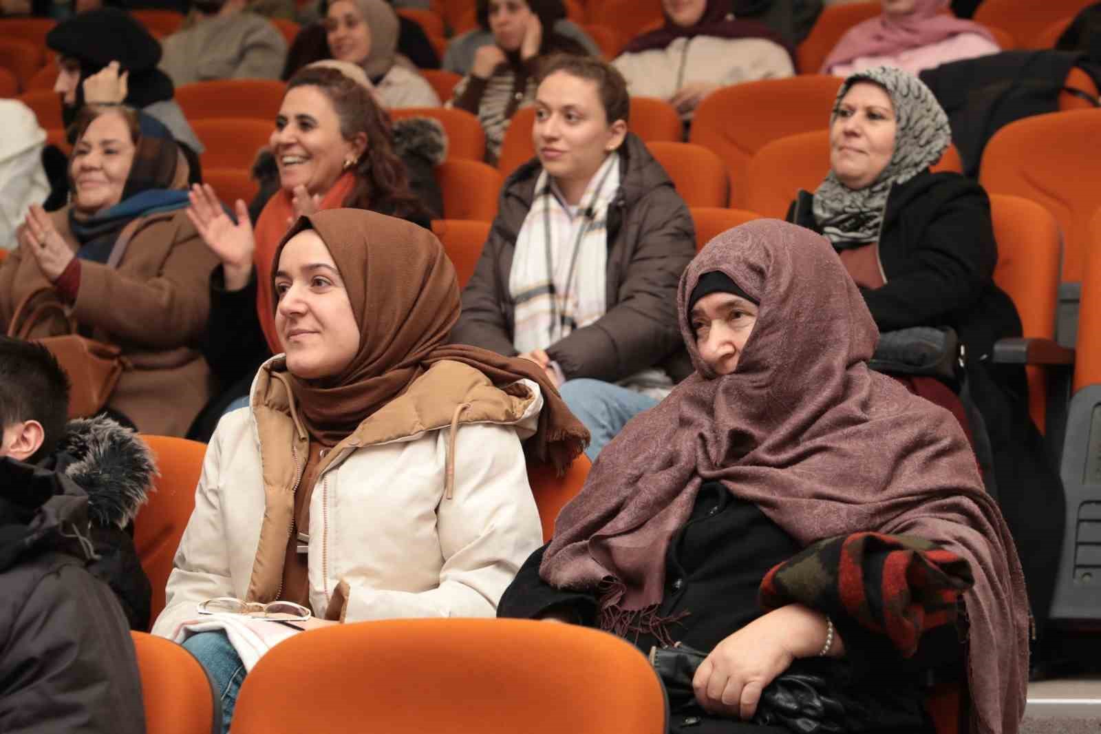 Bayburt’ta ‘Gülümseten Hatıralar’ programı izleyicisiyle buluştu