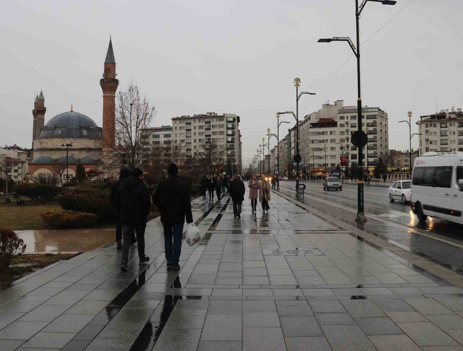 Uzmanı uyardı: "Takım sevgisi aşkın &ouml;n&uuml;ne ge&ccedil;ebiliyor, kalp hastaları dikkatli olmalı"
