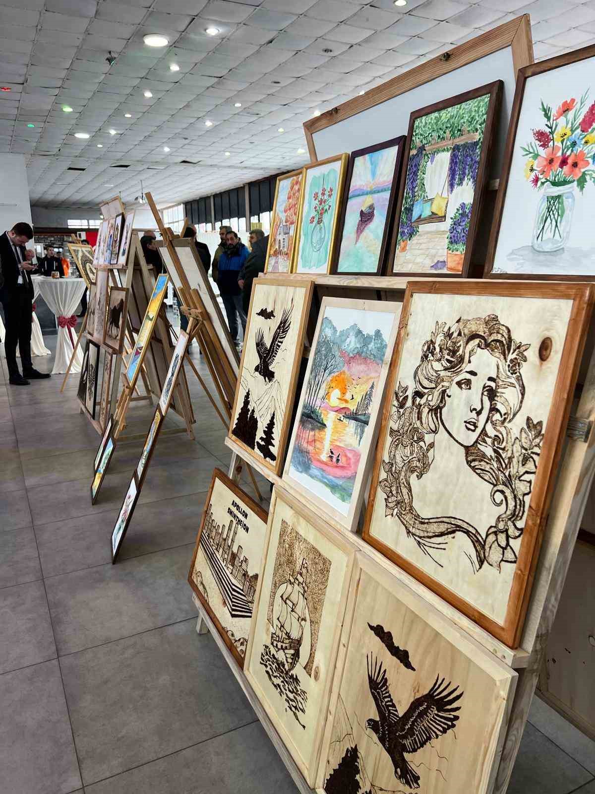 Ayvacık&rsquo;ta Sanatla Değişen Hayatlar Sergisi A&ccedil;ıldı
