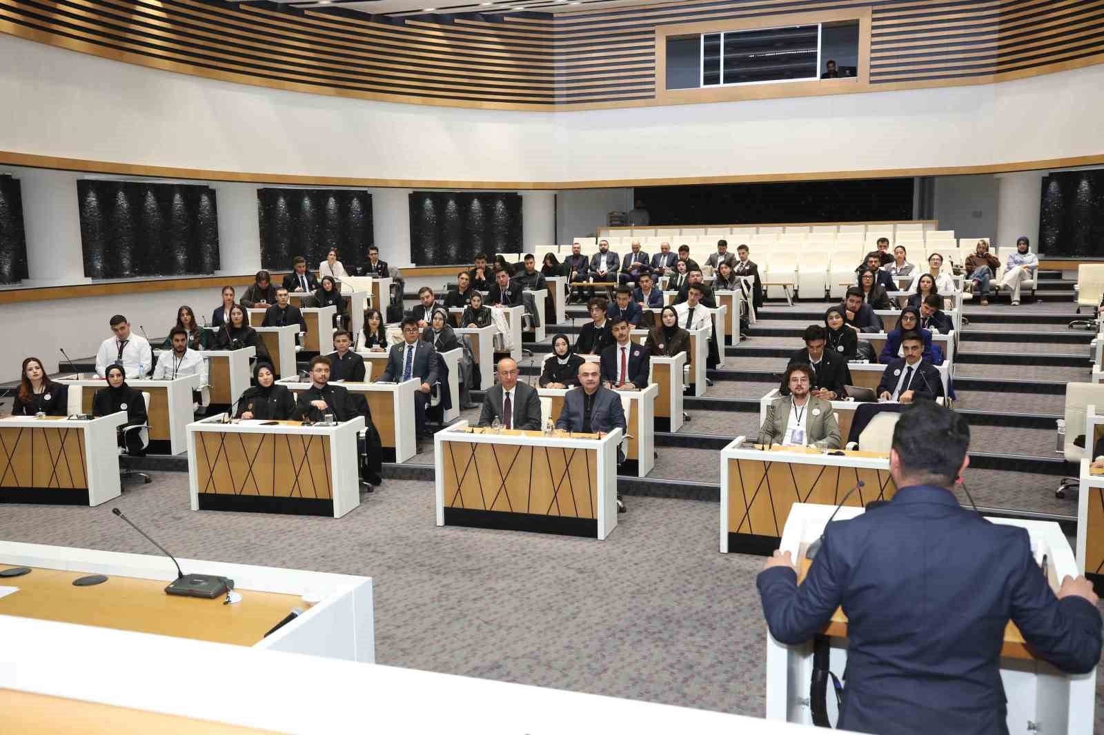 Başkan Kavuş, geleceğin siyasetçileri ve bürokratlarıyla buluştu